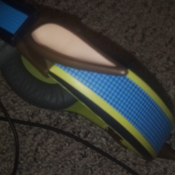 Head Phones - Picture 3 of 3